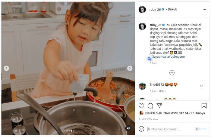 Aliya Rajasa dan sang putri bungsu masak