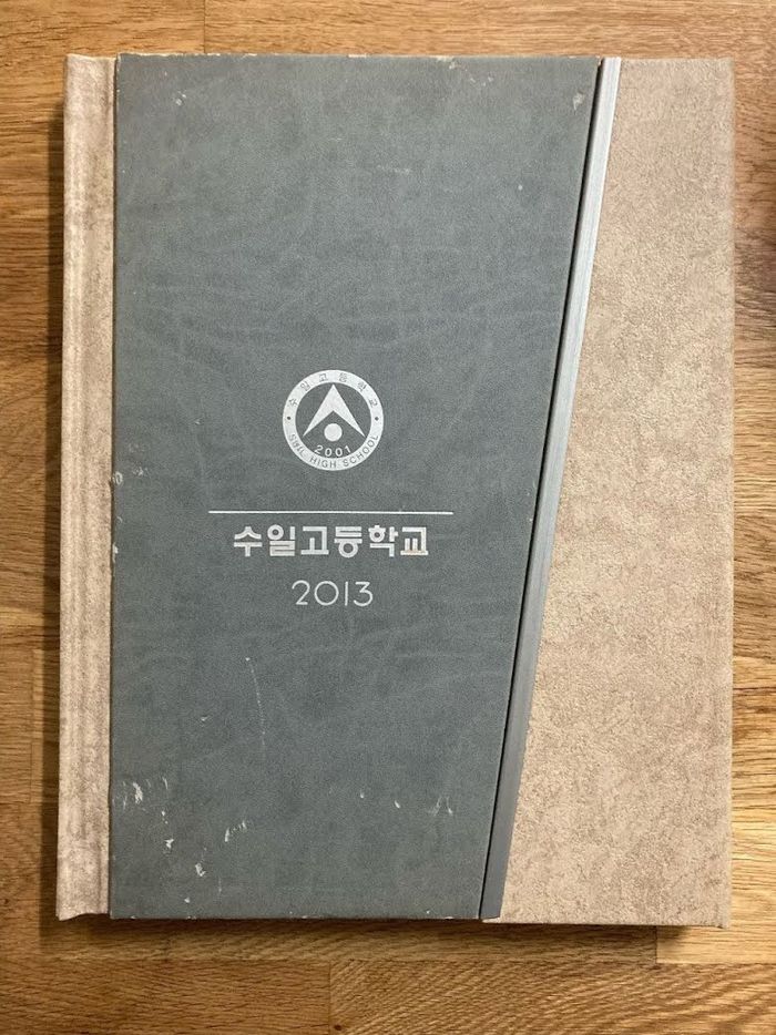 Foto buku tahunan SMA yang diunggah oleh orang yang mengaku sebagai korban bullying Nam Joo Hyuk.