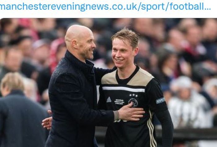 Erik ten Hag dan Frenkie de Jong tersenyum saat masih membela Ajax.