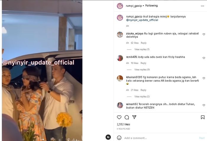 Unggahan akun @rumpi_gosip mengenai video Ayu Ting Ting mesra dengan Jordi Onsu. 