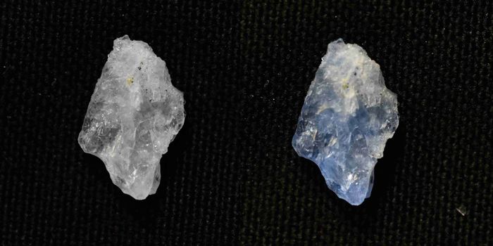 Scapolite putih berubah menjadi biru di bawah iradiasi UV.