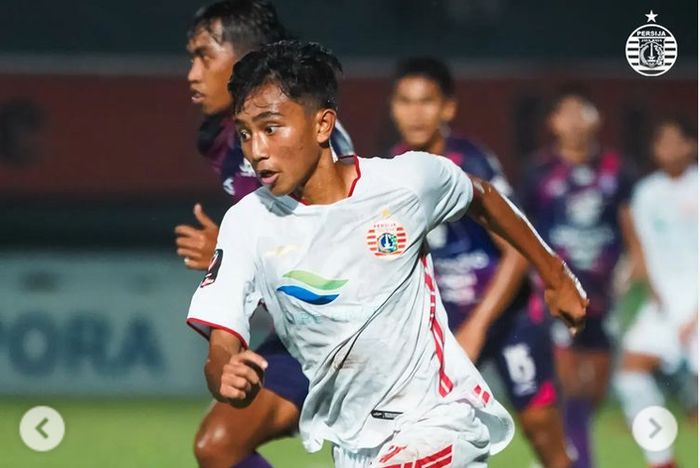Pemain muda Persija Jakarta saat menghadapi RANS Nusantara FC dalam laga lanjutan Grup B Piala Presiden 2022, di Stadion Segiri Samarinda, Rabu (22/6/2022).