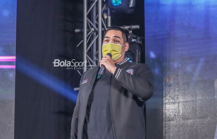 Chairman RANS Cilegon FC, Dito Ariotedjo, sedang memberikan sambutan di Menara Mandiri, Senayan, Jakarta, 24 Juni 2022.
