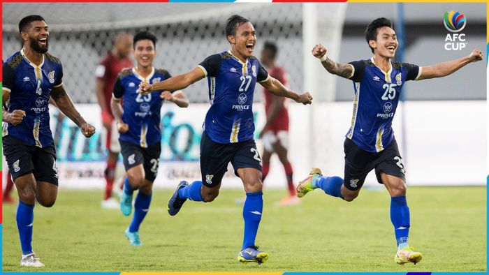 Para pemain Visakha FC merayakan gol ke gawang Bali United di Piala AFC 2022