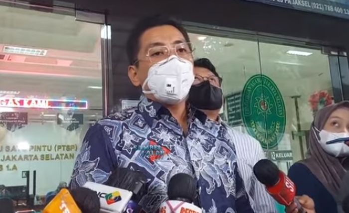 Penjelasan Sandy Arifin mengenai penyebab Dewi Perssik cerai. 