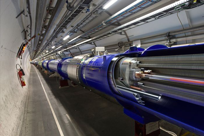 Potongan 3D dari dipol LHC.