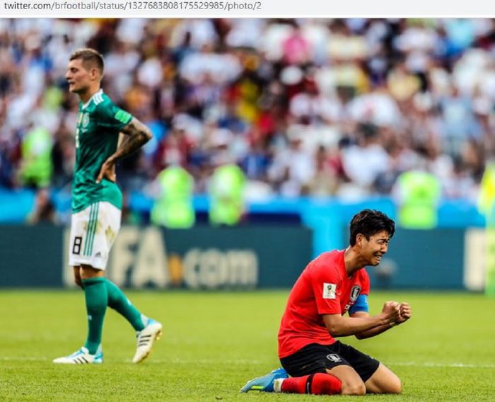 Momen kebahagiaan Son Heung-min saat mampu membawa timnas Korea Selatan mengalahkan timnas Jerman dalam laga fase grup Piala Dunia 2018 Rusia yang sekaligus membuat Jerman tersingkir dari gelaran tersebut.