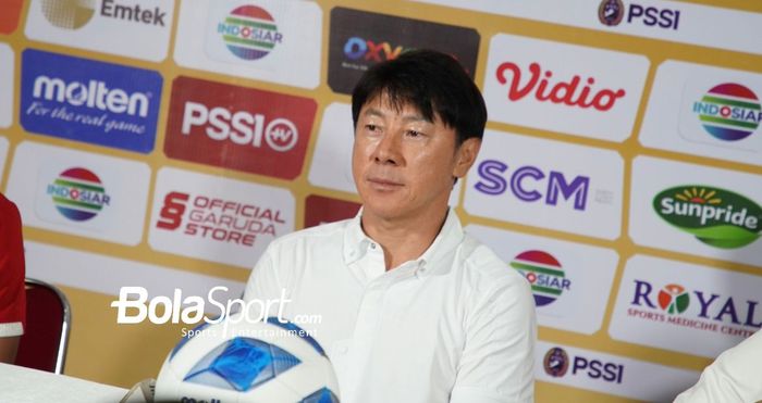 Pelatih timnas U-19 Indonesia, Shin Tae-yong, setelah laga melawan Thailand di Grup A Piala AFF U-19 2022, Rabu (6/7/2022) di Stadion Patriot Candrabhaga, Bekasi.