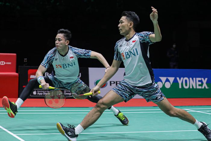 Aksi ganda putra Indonesia, Fajar Alfian/Muhammad Rian Ardianto, pada laga final Malaysia Masters 2022 di Axiata Arena, Kuala Lumpur, Minggu (10/7/2022)