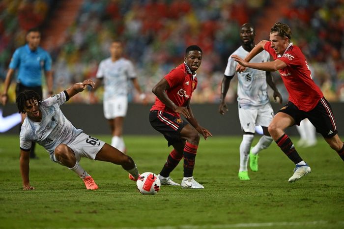 Liverpool digasak 0-4 oleh Manchester United dalam laga pramusim yang berlangsung di Rajamangala Stadium Bangkok, Selasa (12/7/2022) malam WIB.