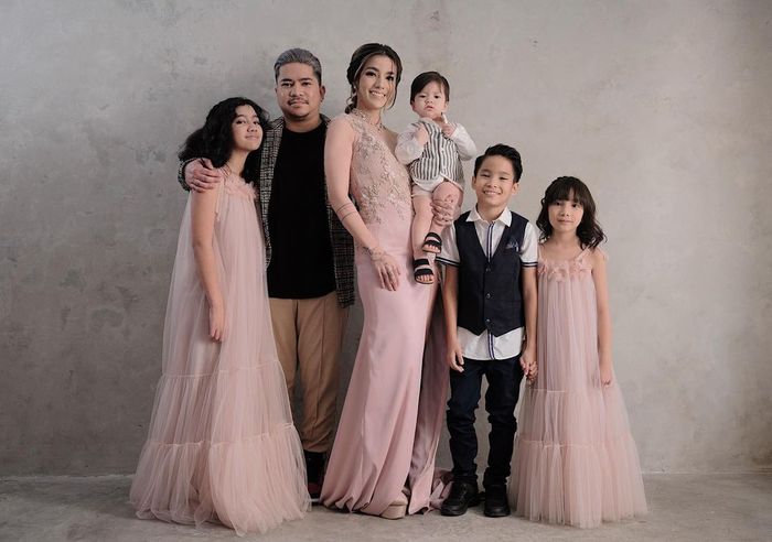 Pemotretan keluarga Sheila Marcia.