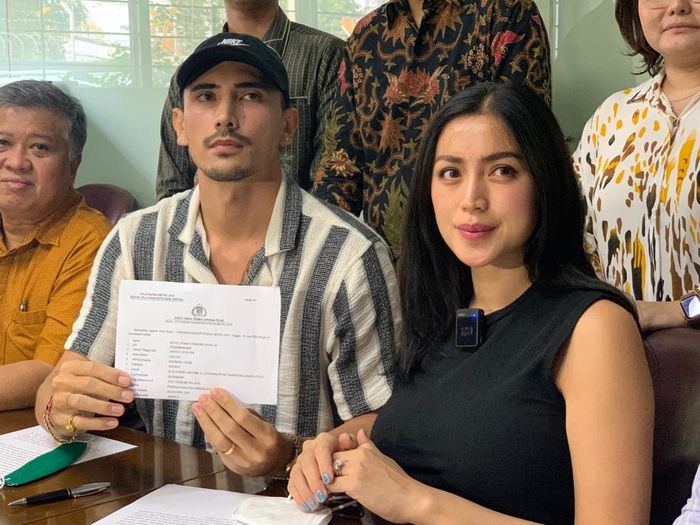 Jessica Iskandar dan Vincent Verhaag mengaku jadi korban penipuan bisnis rental 11 mobil mewah hingga merugi Rp 9,8 miliar