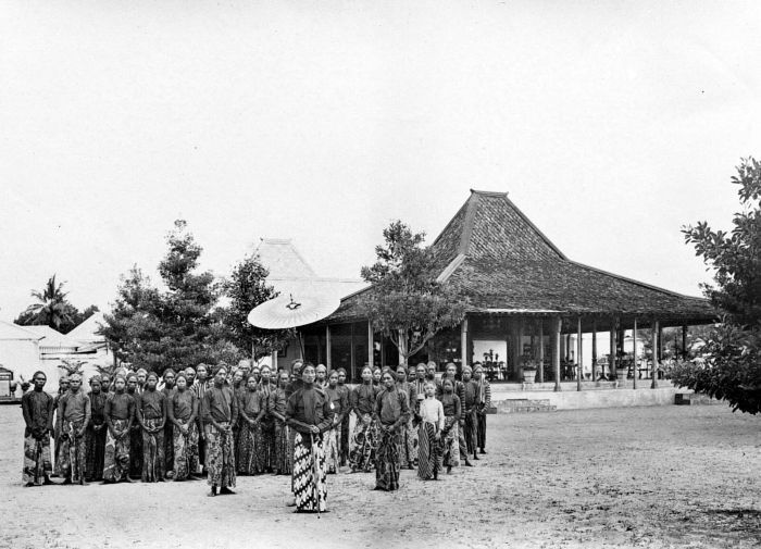 Rumah joglo di Yogyakarta sekitar tahun 1908.