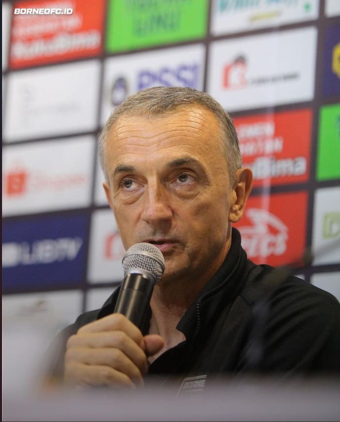 Pelatih Borneo FC, Milomir Seslija.