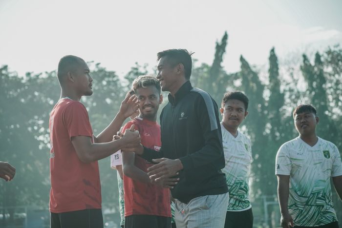 Bek Persebaya Surabaya, Muhammad Zaenuri, berpamitan, Jumat (22/7/2022).
