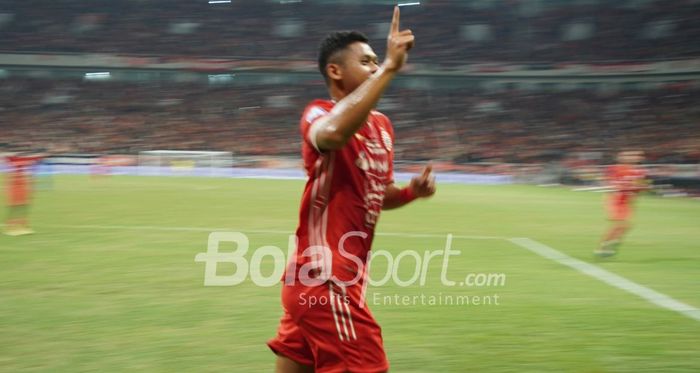 Taufik Hidayat dalam laga Persija Jakarta Vs Chonburi FC dalam laga persahabatan internasional di Jakarta International Stadium, Minggu (24/7/2022).