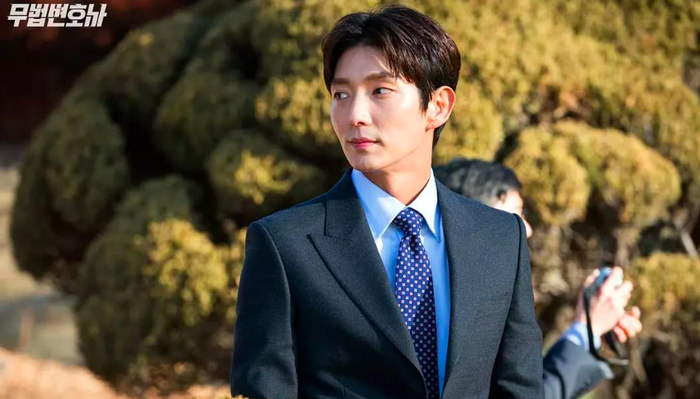 Lee Joon Gi dalam drama Korea Lawless Lawyer