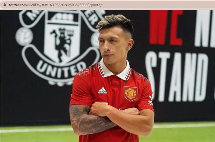 Manchester United resmi memperkenalkan Lisandro Martinez sebagai rekrutan anyar mereka.