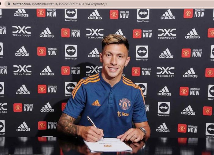 Manchester United resmi memperkenalkan Lisandro Martinez sebagai rekrutan anyar mereka.