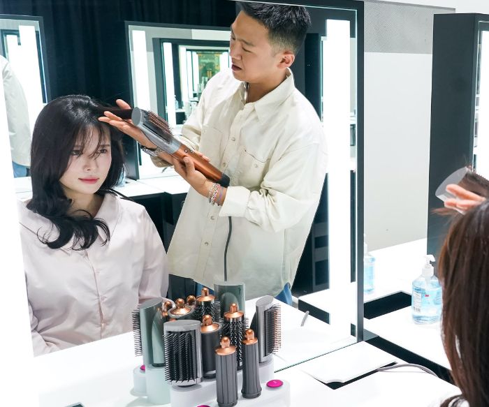 Sunwoo Kim menggunakan Firm and soft brushes