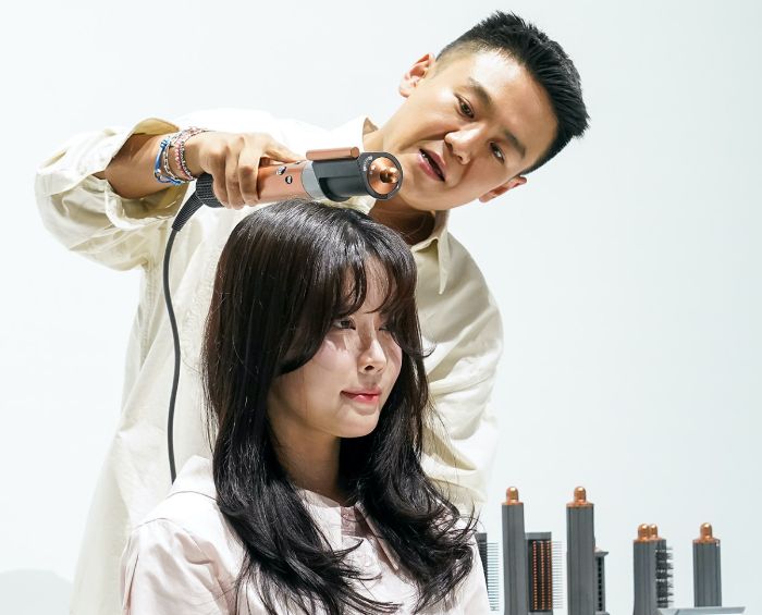 Sunwoo Kim menggunakan Coanda smoothing dryer