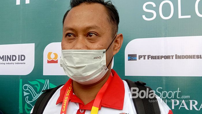 Pelatih tim nasional basket kursi roda, Fajar Brilianto, berbicara kepawa awak media setelah pertandingan Indonesia vs Filipina pada basket 3x3 putra di GOR Sritex, Surakarta, 30 Juli 2022.