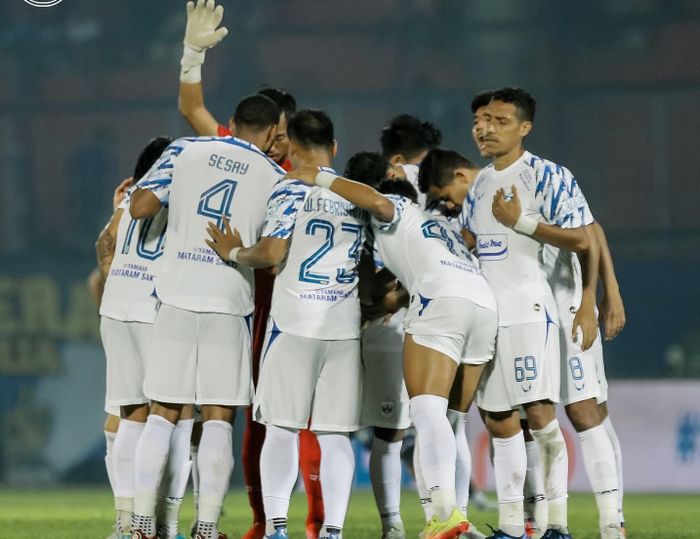 Skuad PSIS Semarang melakukan tos jelang lawan Arema FC pada pekan kedua Liga 1 2022-2023.