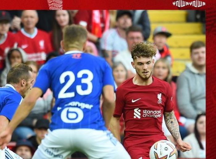 Winger Liverpool, Harvey Elliott, beraksi dalam laga pramusim Liga Inggris kontra Strasbourg di Stadion Anfield, Minggu (31/7/2022).