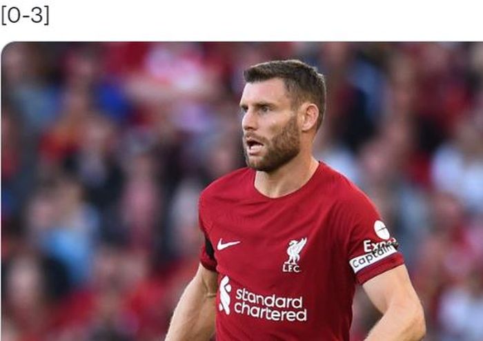 Gelandang Liverpool, James Milner, beraksi dalam laga pramusim Liga Inggris kontra Strasbourg di Stadion Anfield, Minggu (31/7/2022).