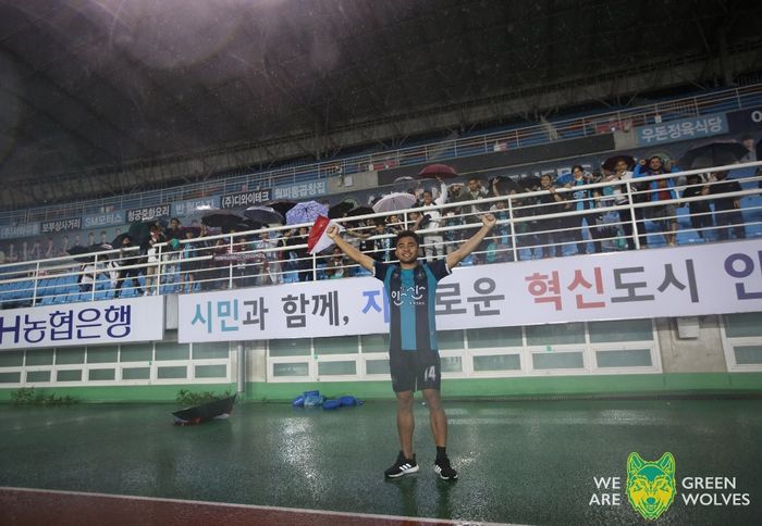 Selebrasi bek timnas Indonesia, Asnawi Mangkualam, setelah berhasil mencetak gol perdananya untuk Ansan Greeners di Liga Korea 2.