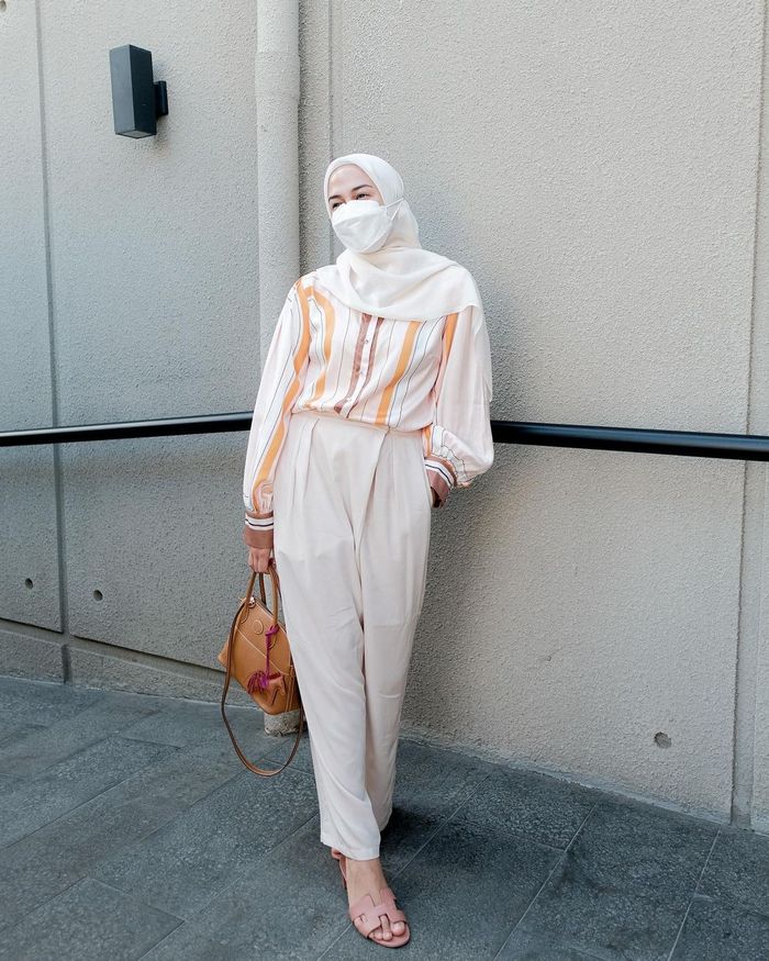 OOTD hijab modis ala aktris cantik Nina Zatulini.