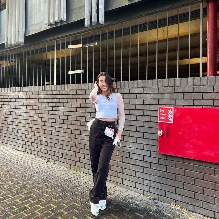 Potret modis Mezzaluna, putri Bimbim Slank yang miliki gaya fashion trendy.