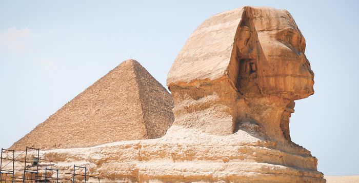 Saat ini, yang paling menonjol dari Sphinx Agung Giza adalah ketiadaan hidung, seakan dirusak dengan sengaja. Siapa yang bertanggung jawab atas hilangnya hidung Sphinx Agung Giza ini?