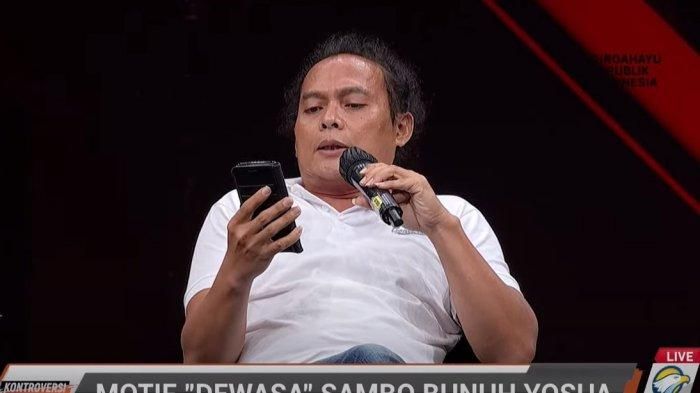 Deolipa Yumara di acara Kontroversi Metro TV mengumumkan ada pencabutan kuasanya oleh Bharada E. Namun pencabutan dirasa janggal atas beberapa alasan.