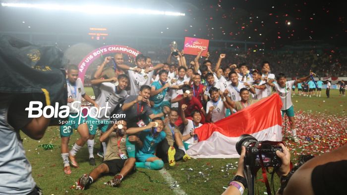 Skuat timnas U-16 Indonesia juara Piala AFF U-16 2022 di Stadion Maguwoharjo, Sleman, Jumat (12/8/2022).