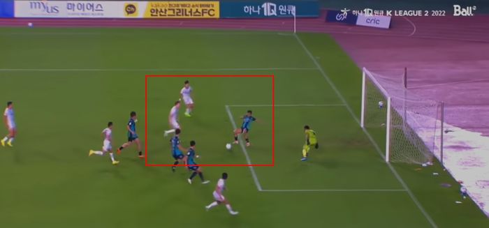 Sapuan orang terakhir Asnawi Mangkualam dalam laga Ansan Greeners vs Gwangju FC (13/8/2022). 