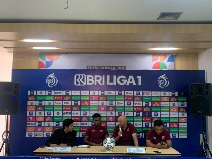 Pelatih Bernardo Tavares sedang memberikan keterangan jelang laga RANS Nusantara FC vs PSM Makassar dalam pekan keempat Liga 1, Minggu (14/8/2022)