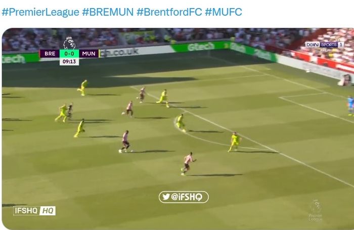 Cristiano Ronaldo kehilangan bola dalam laga Brentford vs Man United pada matchday kedua Liga Inggris 2022-2023.