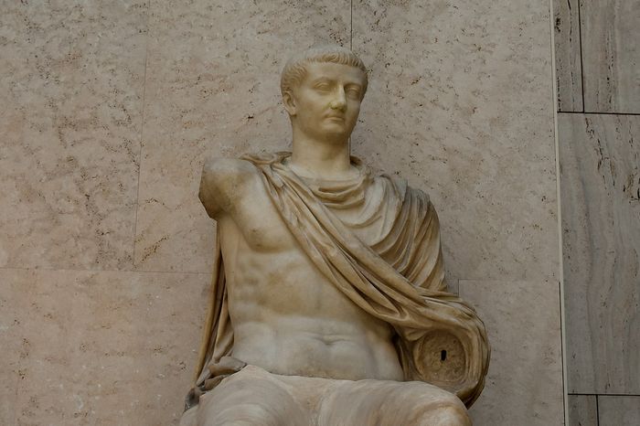 Kaisar Romawi Tiberius.