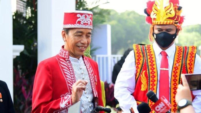 Pada Upacara Detik-Detik Proklamasi pada Rabu (17/08/2022), Presiden Jokowi memilih baju adat asal Buton, Provinsi Sulawesi Tenggara.