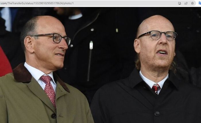 Joel Glazer (kiri) dan Avram Glazer (kanan) bersaudara yang menjadi pemilik Manchester United saat ini.