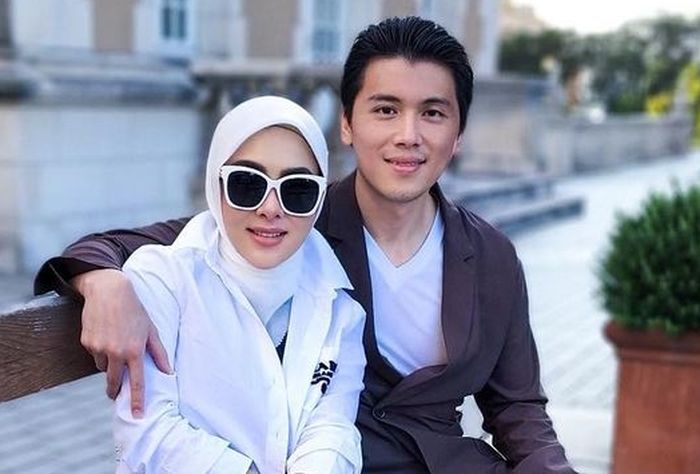 Syahrini dan Reino Barack 