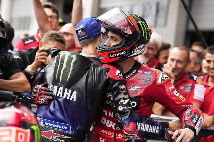 Berbeda dengan anggapan bahwa penantang gelar harus bermusuhan agar kompetisi makin meriah, Quartararo dan Bagnaia justru menunjukkan rasa saling hormat.  