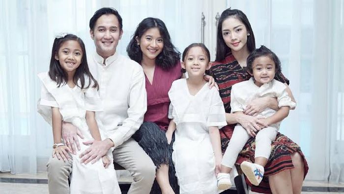 Keluarga Ririn Dwi Ariyanti dan Aldi Bragi
