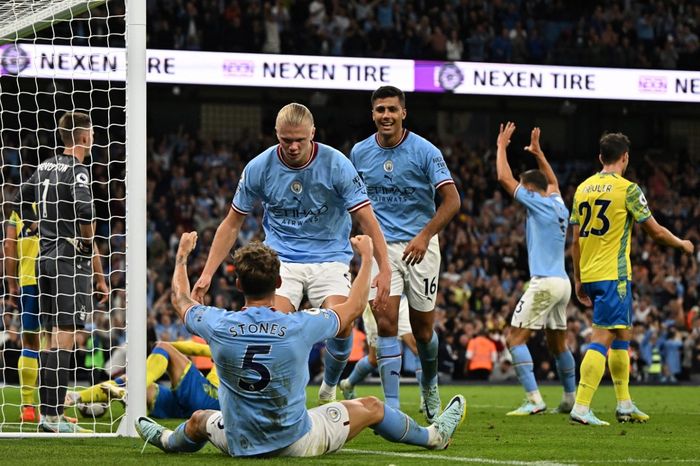 Striker Manchester City, Erling Haaland, merayakan gol ke gawang Nottingham Forest dalam laga Liga Inggris di Stadion Etihad, Rabu (31/8/2022).