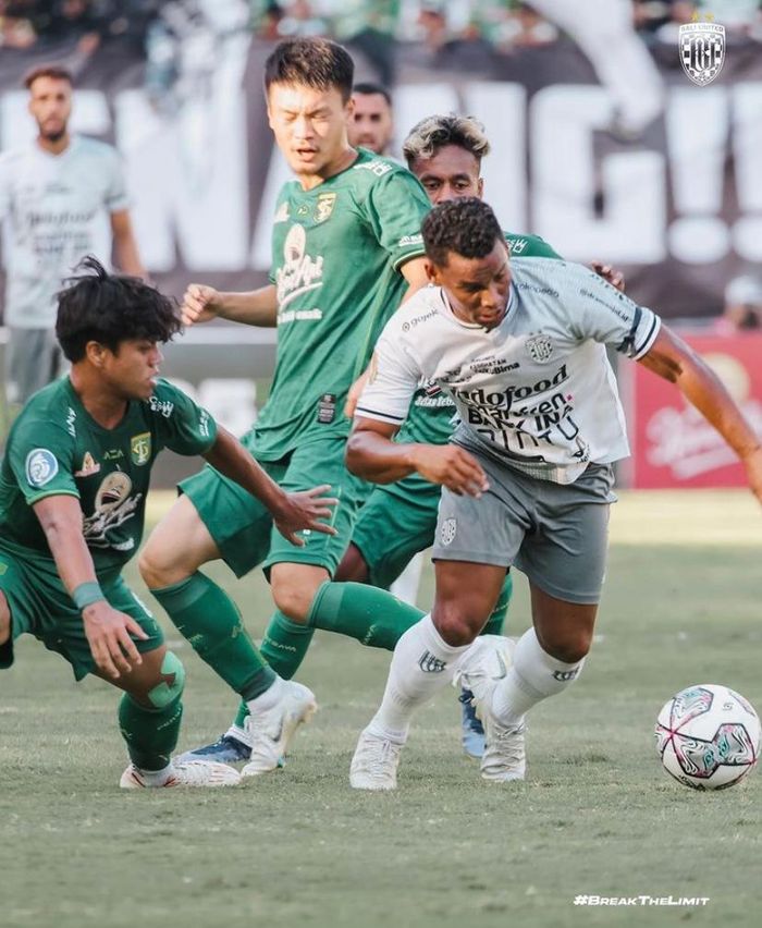 Laga pekan kedelapan Liga 1 2022/2023 antara Persebaya Surabaya vs Bali United digelar di Stadion Gelora Bung Tomo (GBT), Surabaya, Jawa Timur, Jumat (2/9/2022).