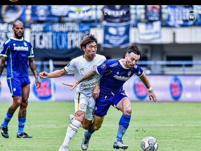 Persib Bandung versus RANS Nusantara FC pada laga pekan kedelapan Liga 1 2022/2023 di Stadion Gelora Bandung Lautan Api (GBLA), Bandung, Jawa Barat, Minggu (4/9/2022).