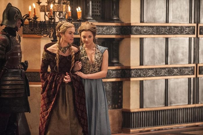 Cersei Lannister (Lena Headey) dan Margaery Tyrell (Natalie Dormer) dalam cuplikan serial Game of Thrones.
