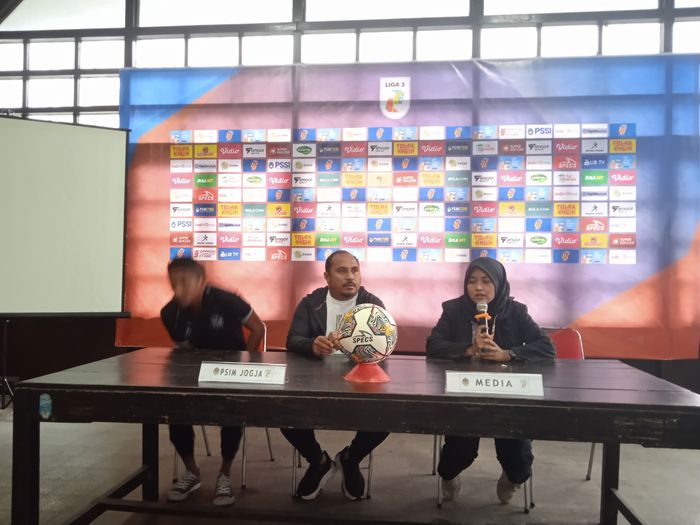 Suasana konferensi pers jelang laga kandang perdana PSIM Yogyakarta lawan PSCS Cilacap pada pekan ketiga Liga 2 2022-2023