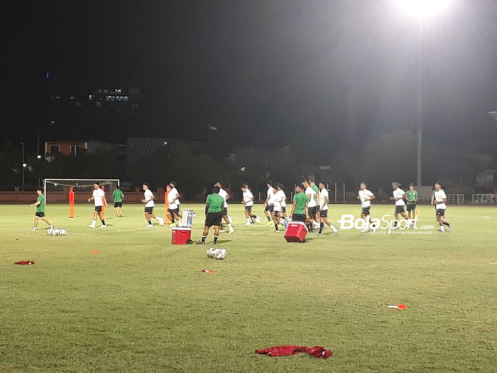 Suasana latihan timnas U-19 Indonesia jelang Kualifikasi Piala Asia U-20 2023 di Lapangan Thor, Surabaya, Selasa (13/9/2022).